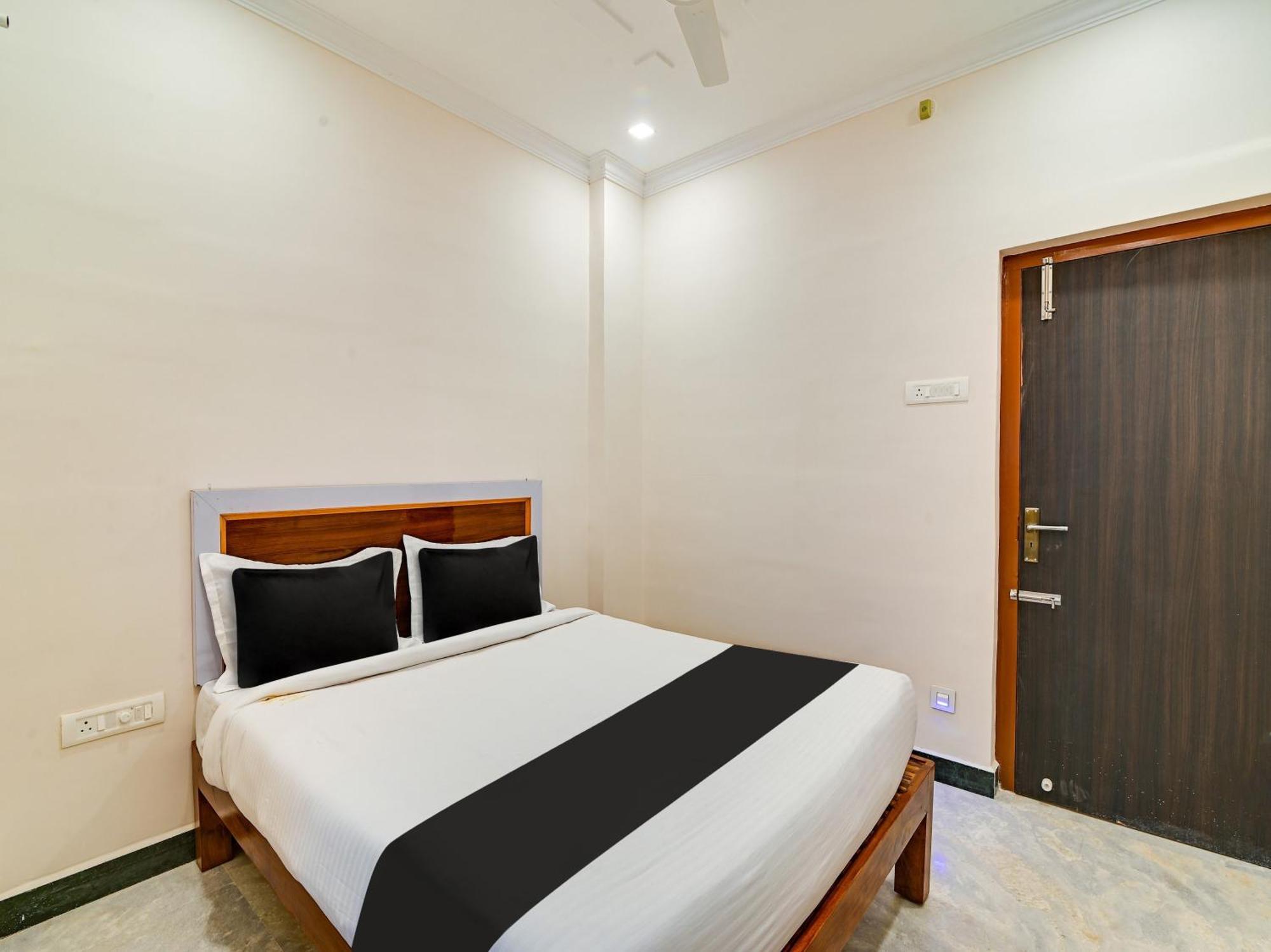 Hotel O Rj Royal Inn Vellore Buitenkant foto