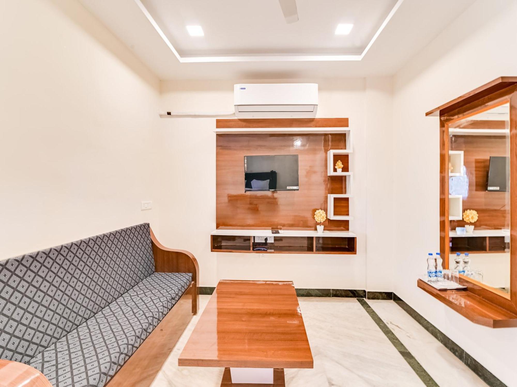 Hotel O Rj Royal Inn Vellore Buitenkant foto