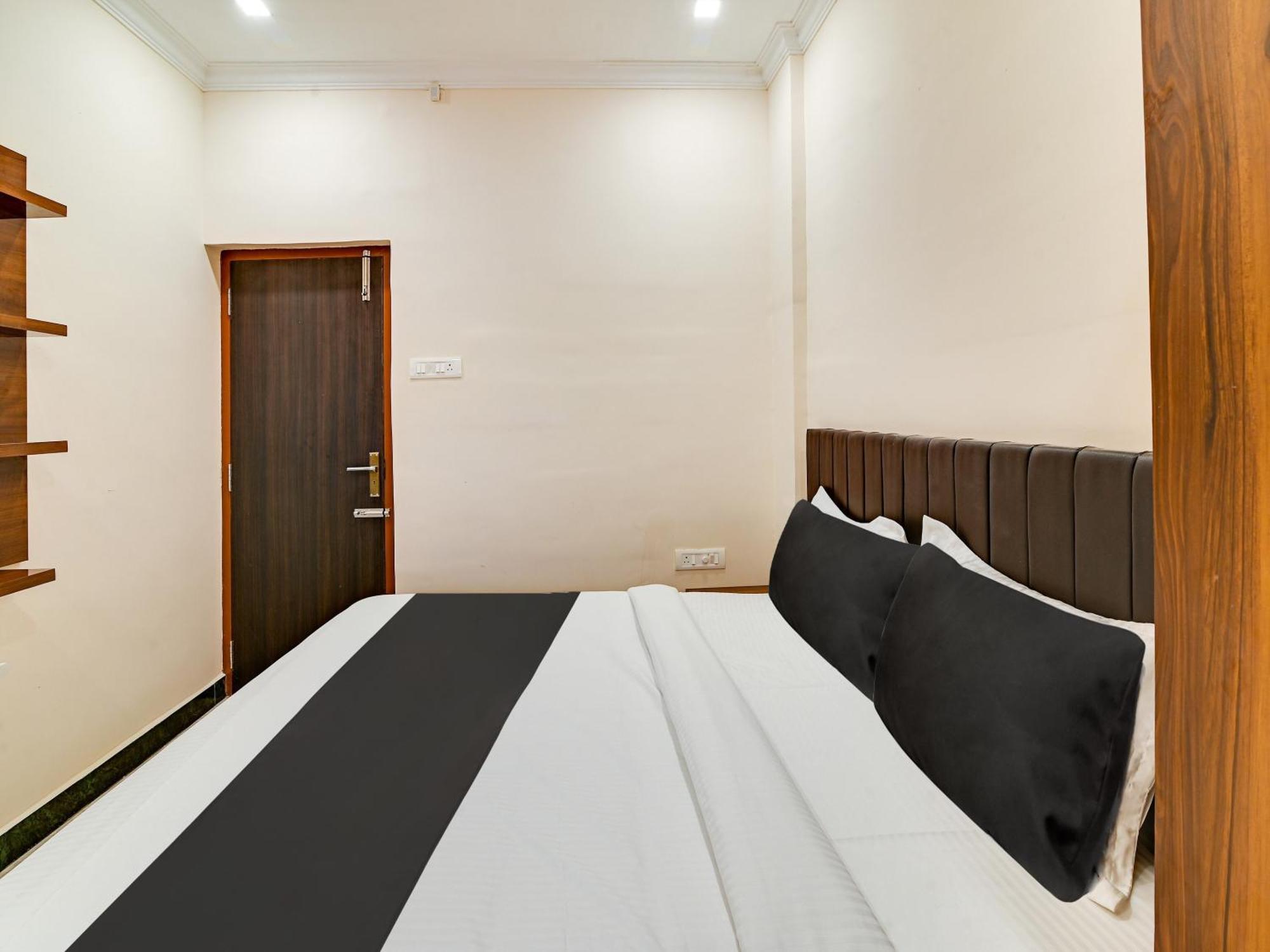 Hotel O Rj Royal Inn Vellore Buitenkant foto