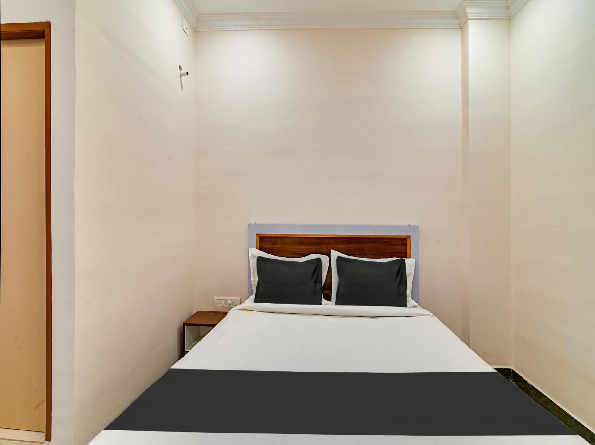 Hotel O Rj Royal Inn Vellore Buitenkant foto