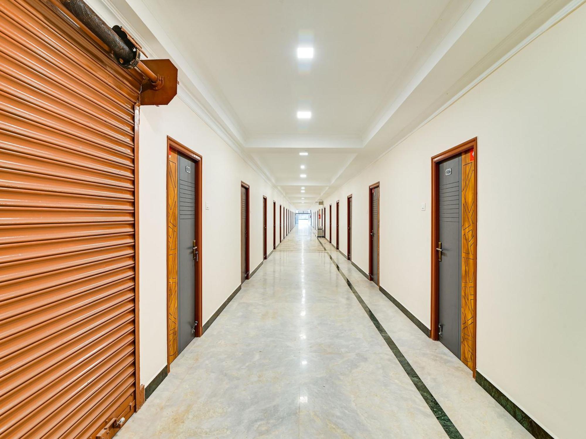 Hotel O Rj Royal Inn Vellore Buitenkant foto