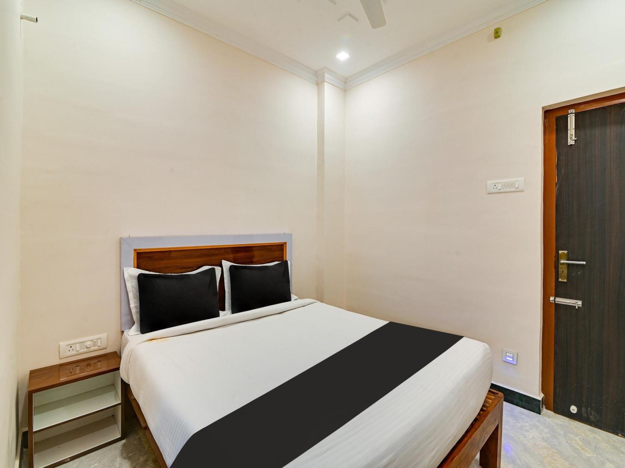 Hotel O Rj Royal Inn Vellore Buitenkant foto